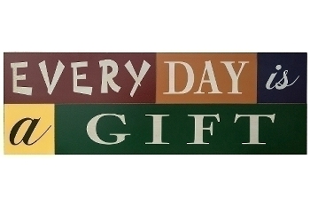 Spruchtafel "Every day is a gift"