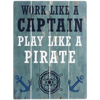 wooden plate "Play like a Pirate"